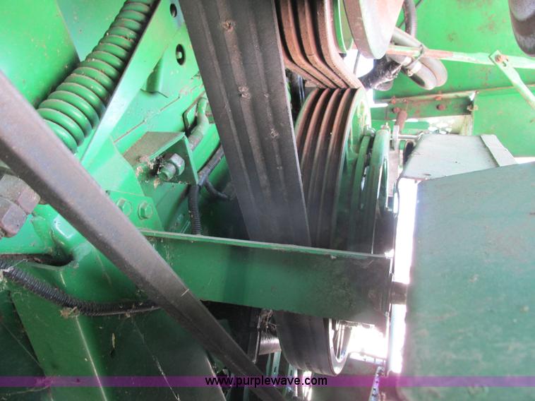 image for item G8843 1992 John Deere 9500 combine