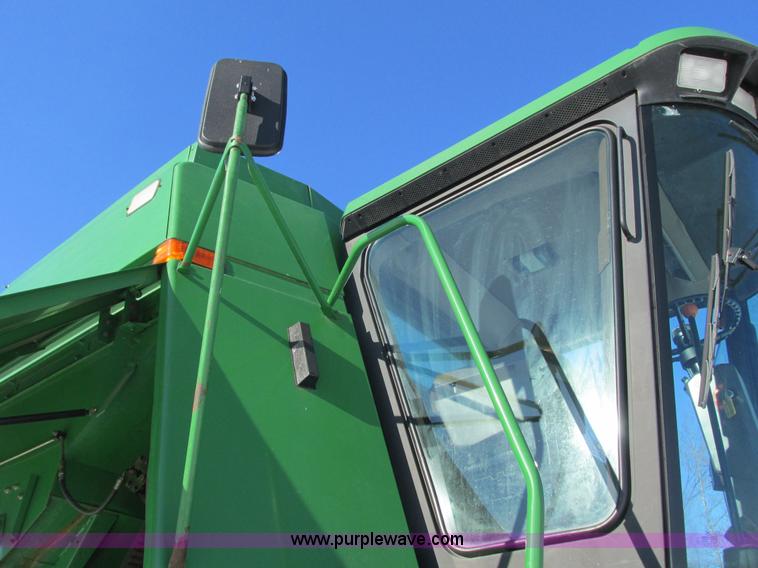 image for item G8843 1992 John Deere 9500 combine