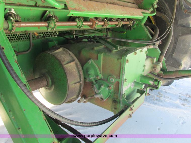 image for item G8843 1992 John Deere 9500 combine