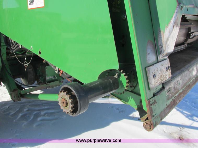 image for item G8843 1992 John Deere 9500 combine