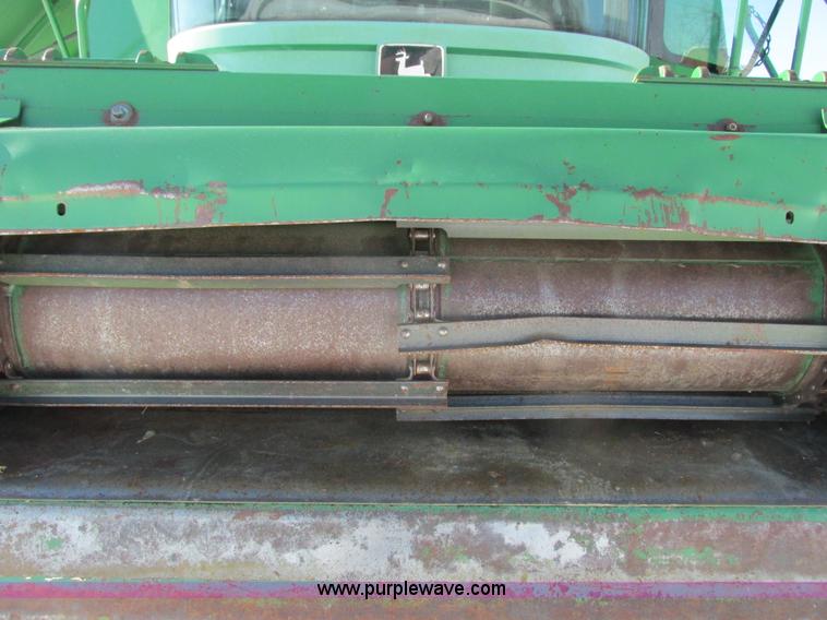 image for item G8843 1992 John Deere 9500 combine