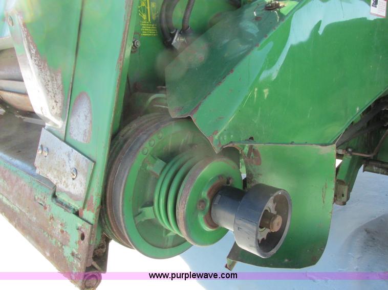 image for item G8843 1992 John Deere 9500 combine