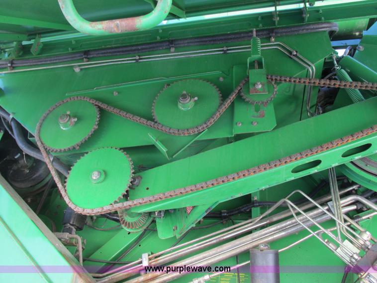 image for item G8843 1992 John Deere 9500 combine