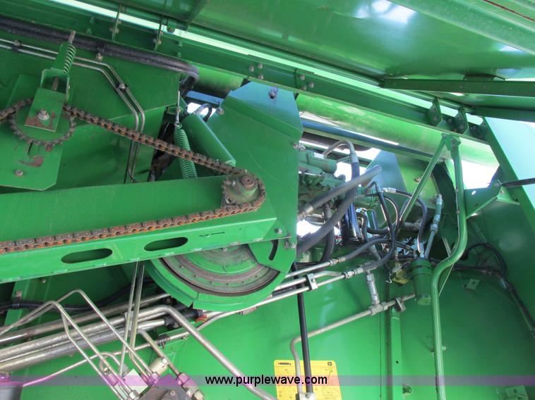 image for item G8843 1992 John Deere 9500 combine