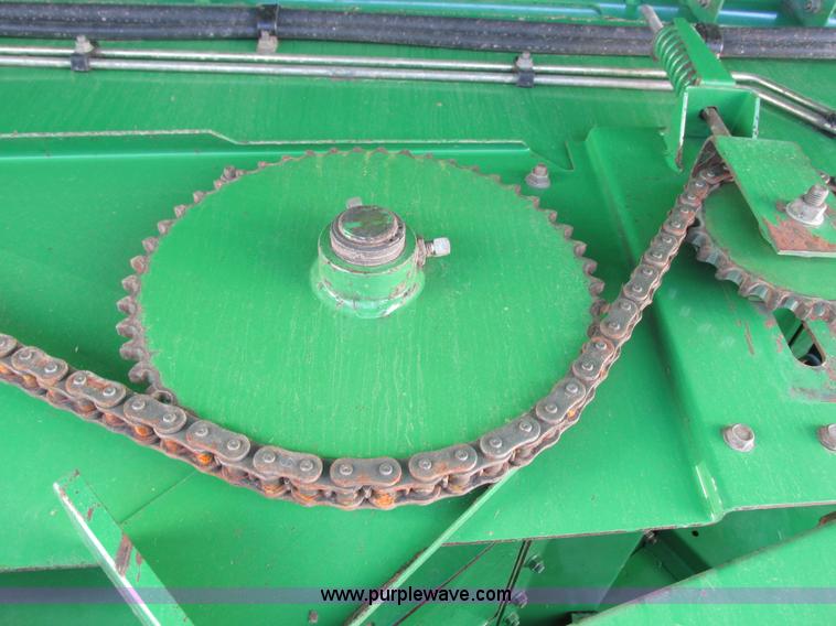 image for item G8843 1992 John Deere 9500 combine