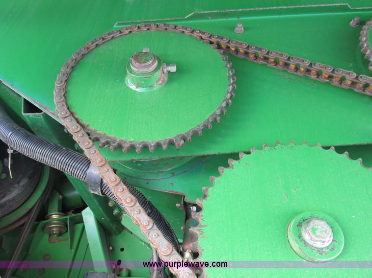 image for item G8843 1992 John Deere 9500 combine