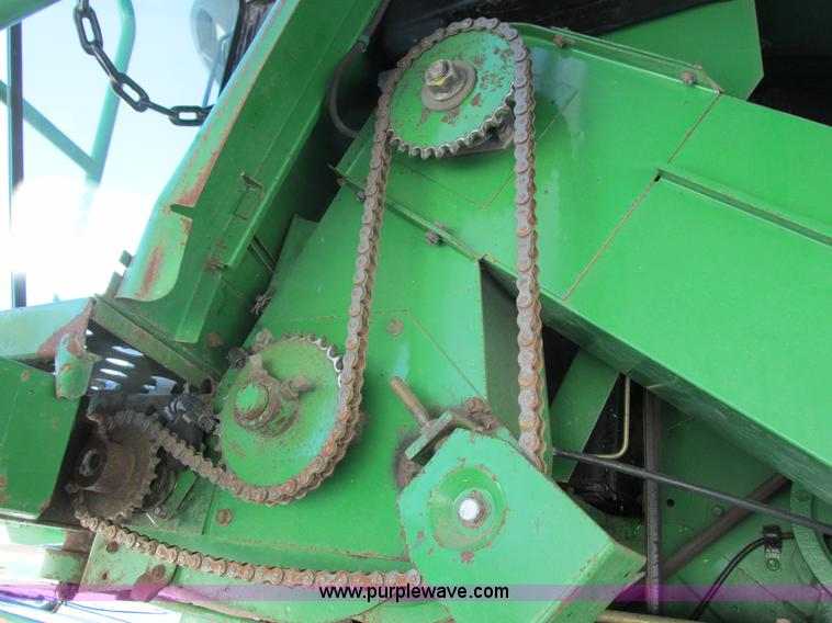 image for item G8843 1992 John Deere 9500 combine