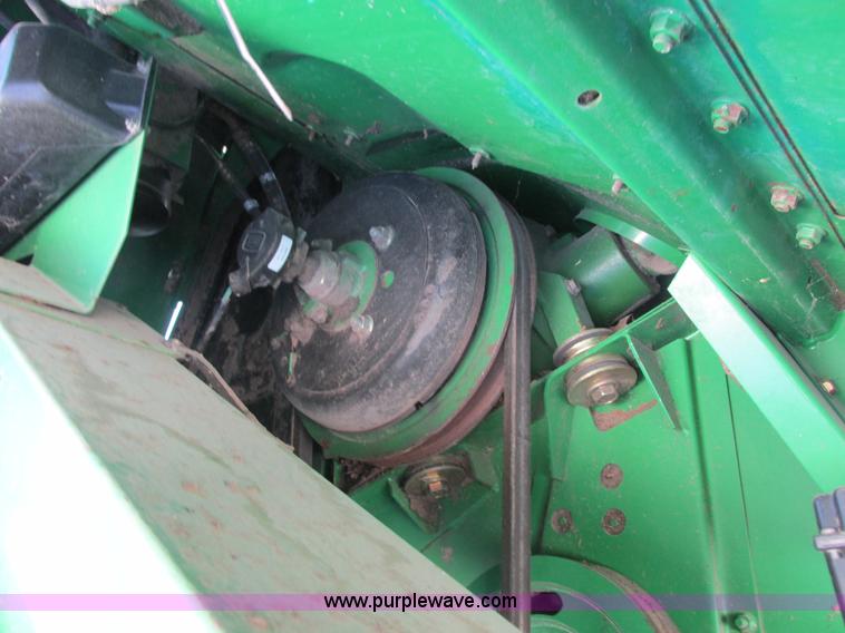 image for item G8843 1992 John Deere 9500 combine