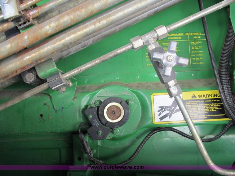 image for item G8843 1992 John Deere 9500 combine