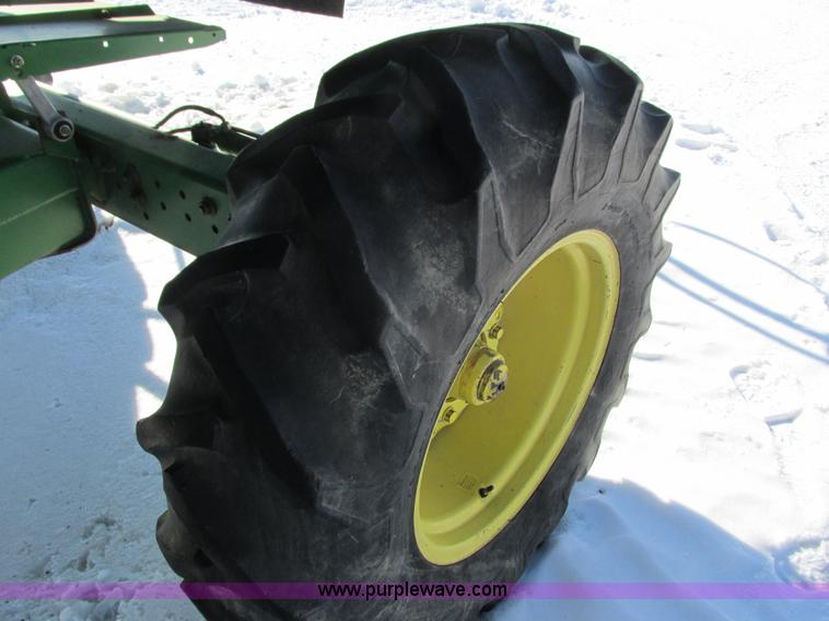 image for item G8843 1992 John Deere 9500 combine