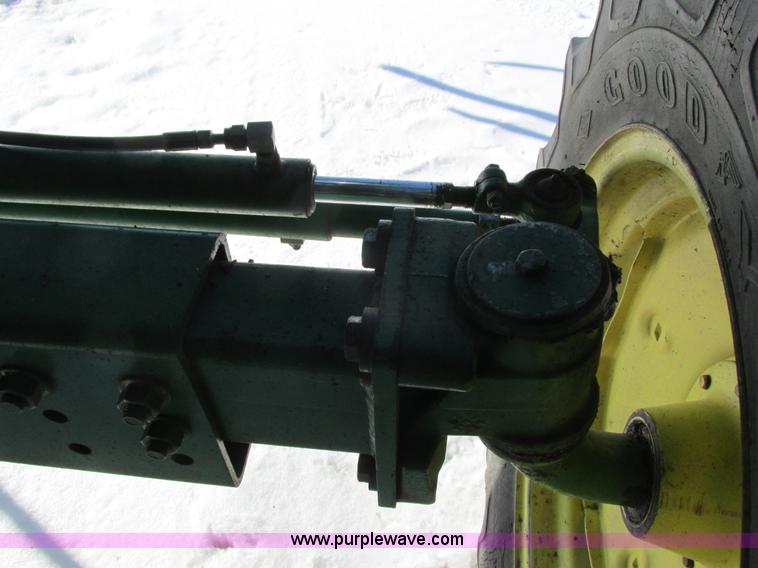 image for item G8843 1992 John Deere 9500 combine