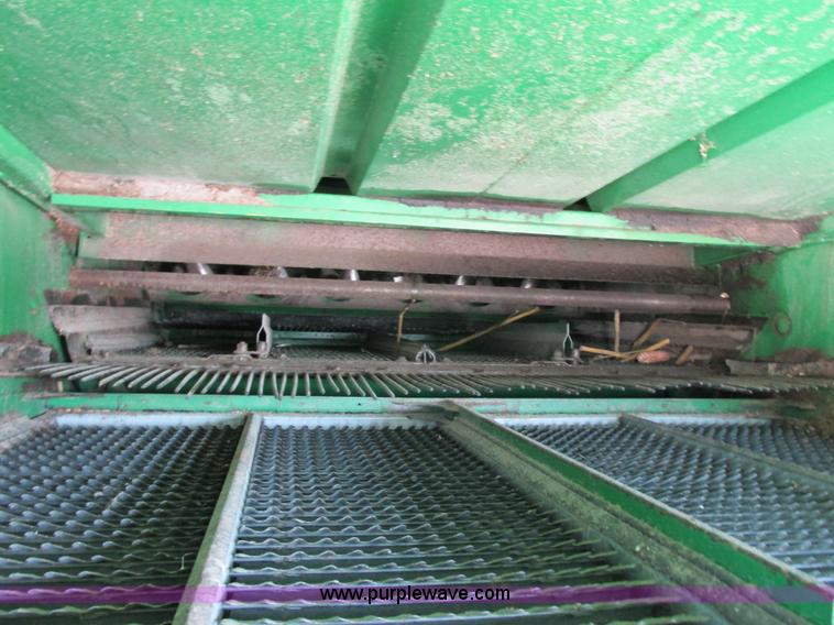 image for item G8843 1992 John Deere 9500 combine