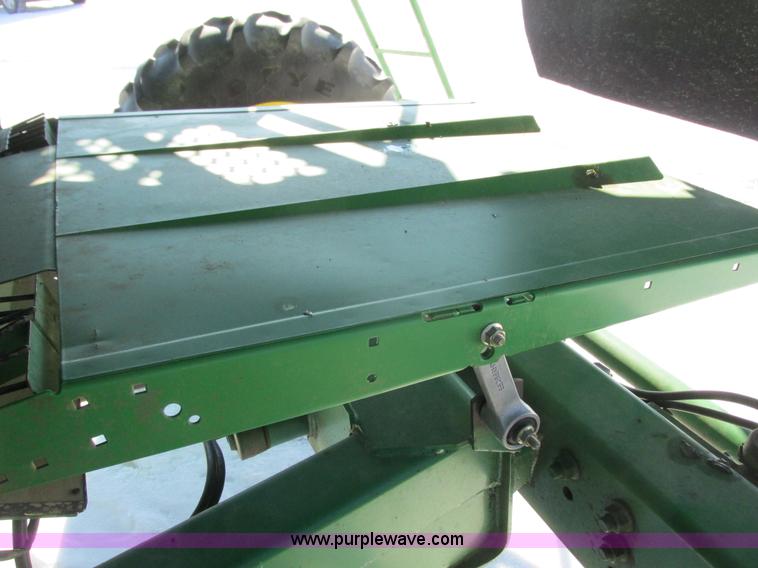 image for item G8843 1992 John Deere 9500 combine