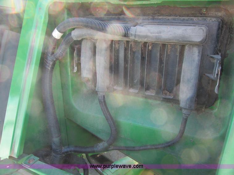 image for item G8843 1992 John Deere 9500 combine