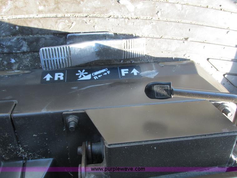 image for item G8843 1992 John Deere 9500 combine