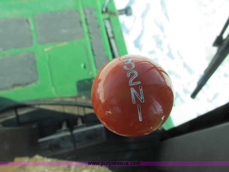 image for item G8843 1992 John Deere 9500 combine