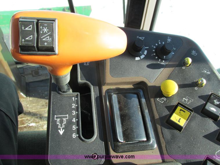 image for item G8843 1992 John Deere 9500 combine