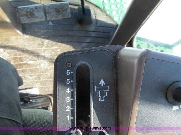 image for item G8843 1992 John Deere 9500 combine