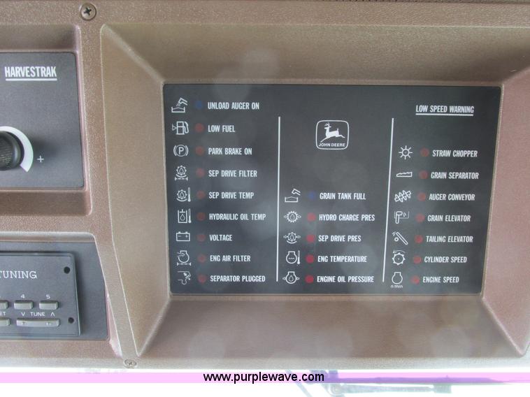 image for item G8843 1992 John Deere 9500 combine