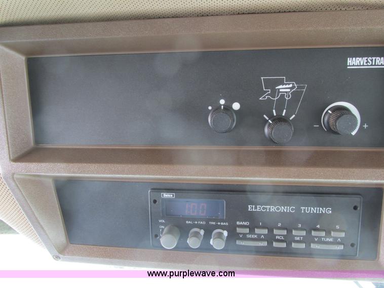 image for item G8843 1992 John Deere 9500 combine