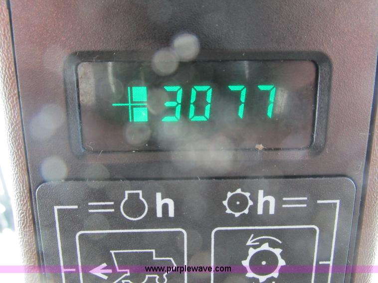 image for item G8843 1992 John Deere 9500 combine