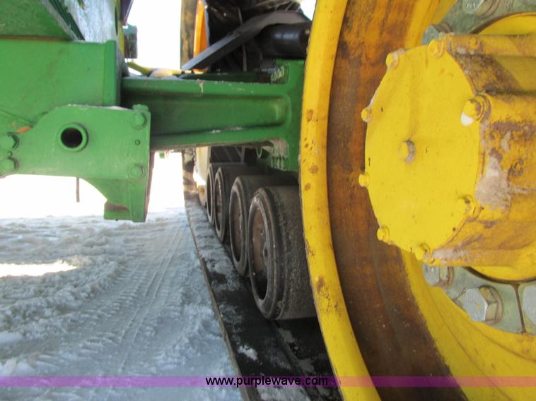 image for item G8844 2010 John Deere 9530T tractor