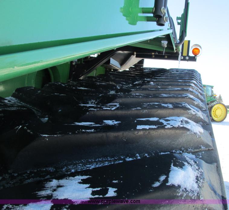 image for item G8844 2010 John Deere 9530T tractor