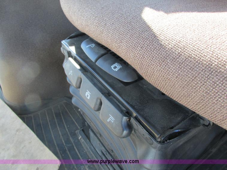 image for item G8844 2010 John Deere 9530T tractor