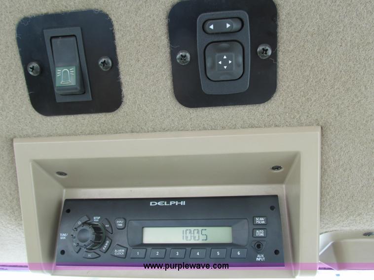 image for item G8844 2010 John Deere 9530T tractor