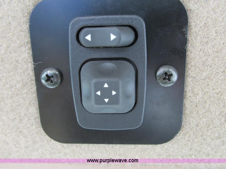 image for item G8844 2010 John Deere 9530T tractor