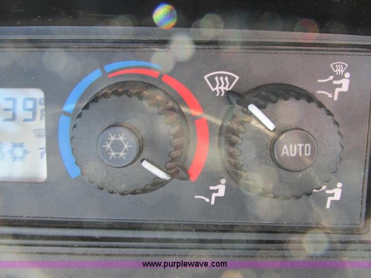 image for item G8844 2010 John Deere 9530T tractor