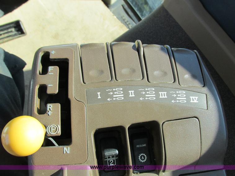 image for item G8844 2010 John Deere 9530T tractor