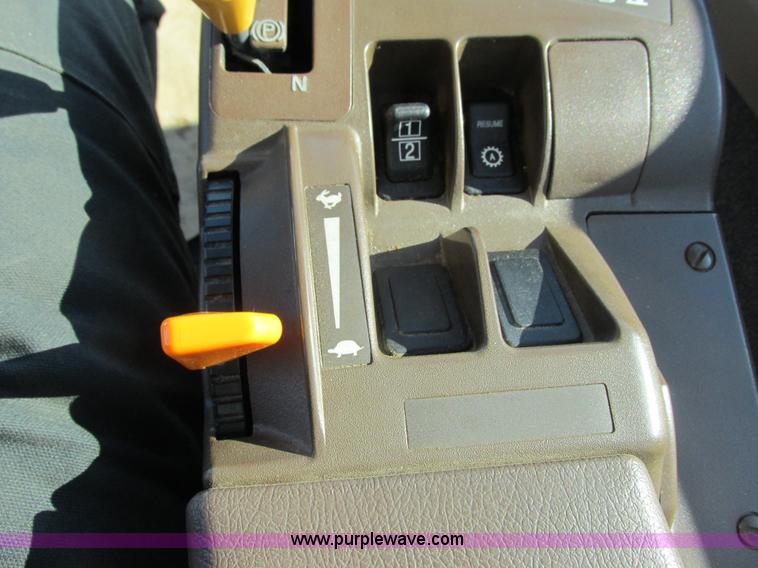 image for item G8844 2010 John Deere 9530T tractor