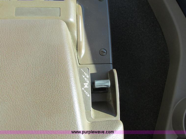 image for item G8844 2010 John Deere 9530T tractor