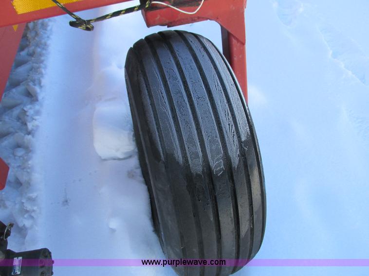 image for item G8847 2005 H&S TWM2-P hay merger