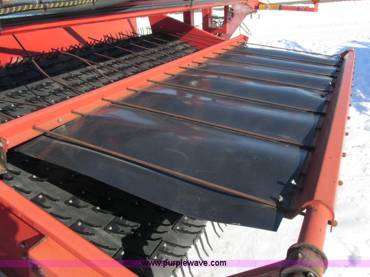 image for item G8847 2005 H&S TWM2-P hay merger