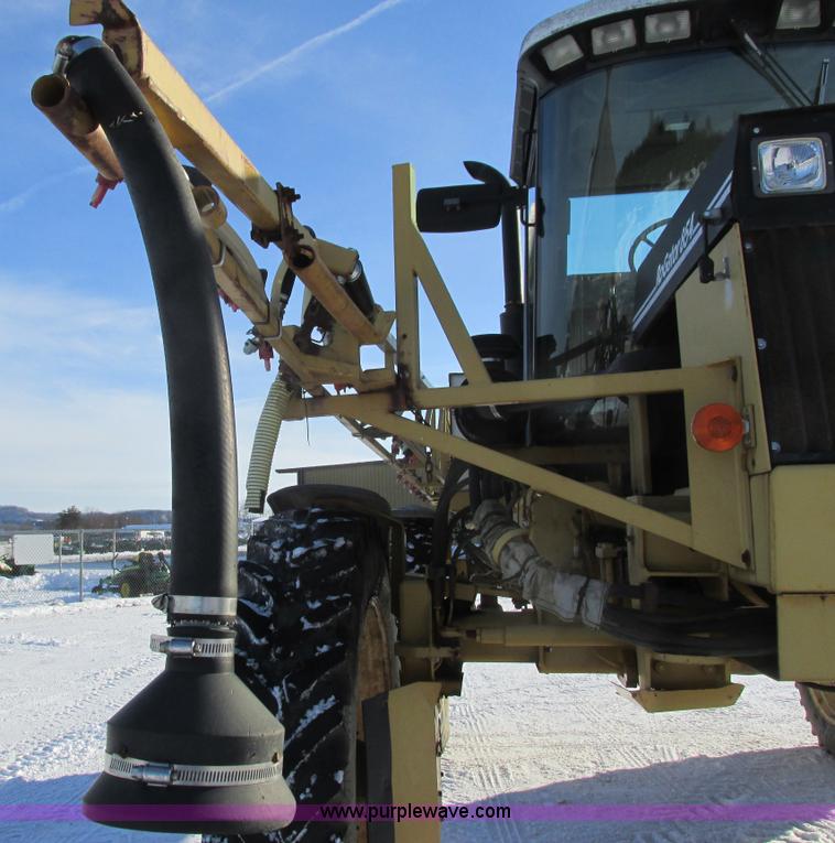image for item G8851 1995 Ag-Chem RoGator 854 self-propelled sprayer