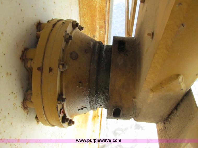 image for item G8851 1995 Ag-Chem RoGator 854 self-propelled sprayer