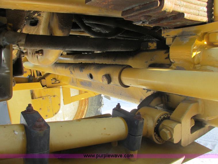 image for item G8851 1995 Ag-Chem RoGator 854 self-propelled sprayer