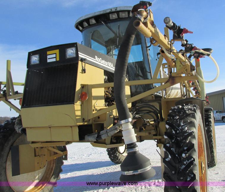 image for item G8851 1995 Ag-Chem RoGator 854 self-propelled sprayer