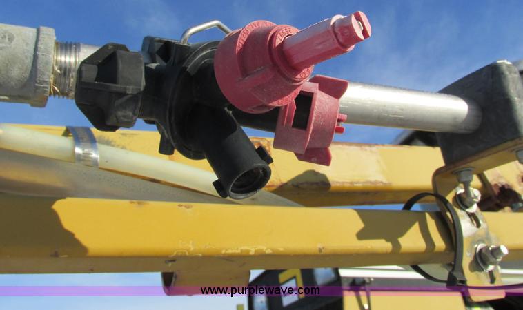 image for item G8851 1995 Ag-Chem RoGator 854 self-propelled sprayer