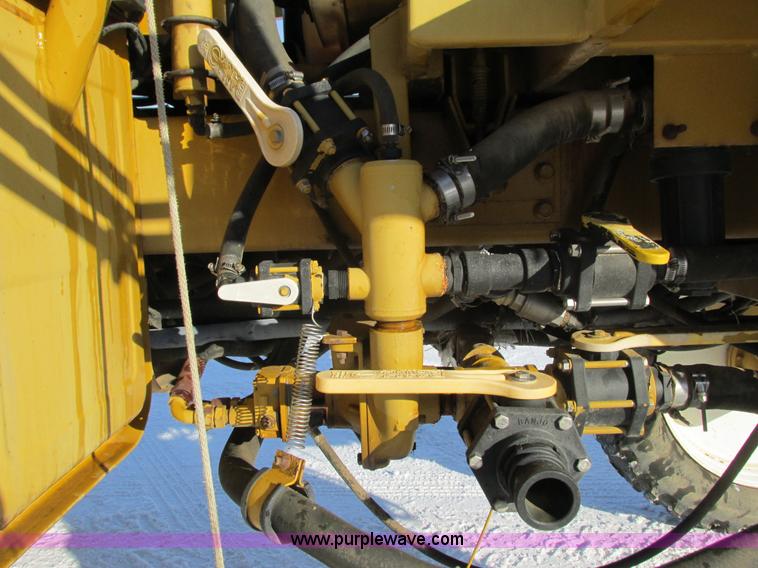 image for item G8851 1995 Ag-Chem RoGator 854 self-propelled sprayer