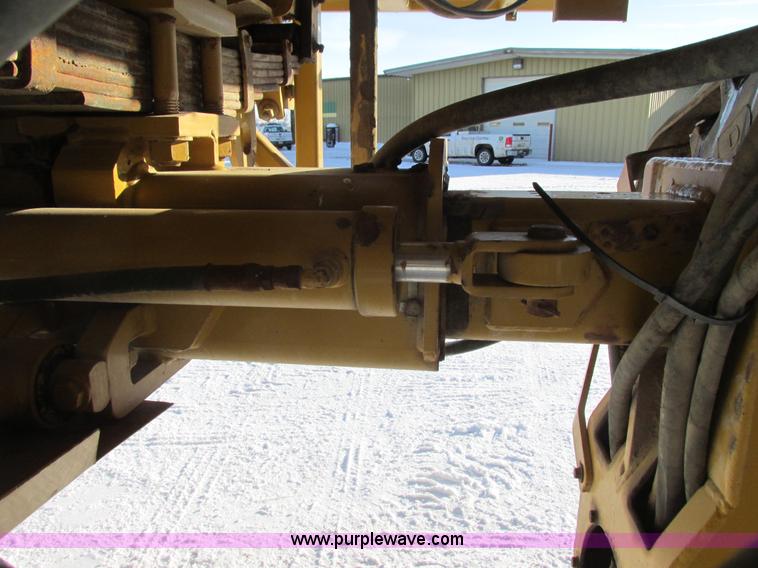 image for item G8851 1995 Ag-Chem RoGator 854 self-propelled sprayer