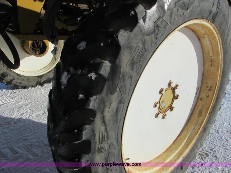 image for item G8851 1995 Ag-Chem RoGator 854 self-propelled sprayer
