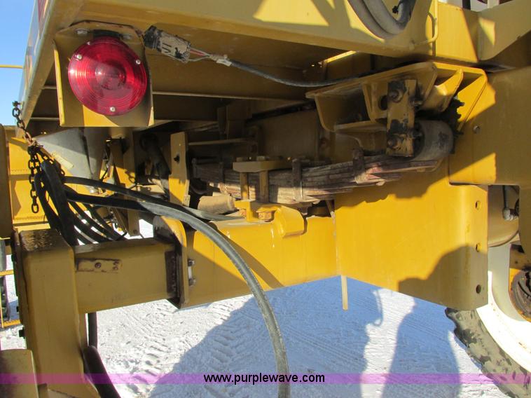 image for item G8851 1995 Ag-Chem RoGator 854 self-propelled sprayer