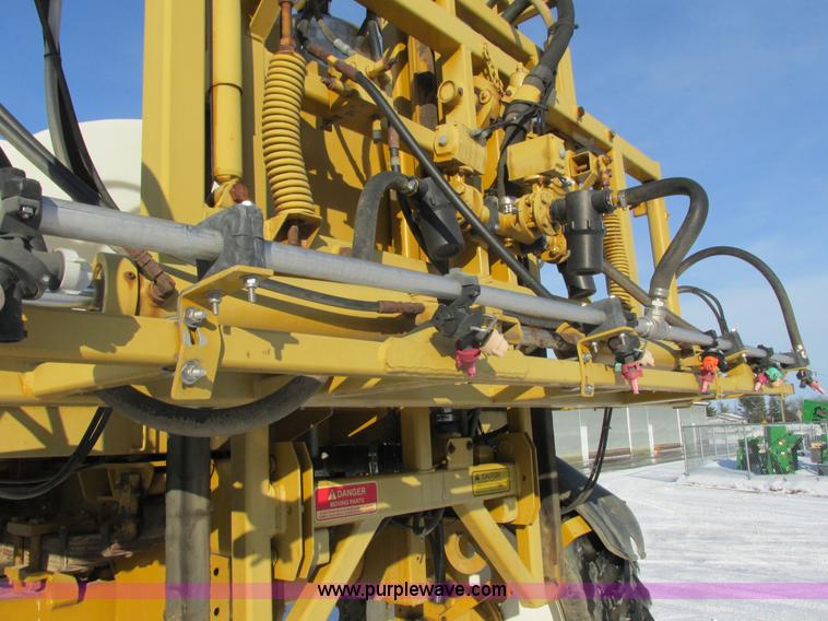 image for item G8851 1995 Ag-Chem RoGator 854 self-propelled sprayer