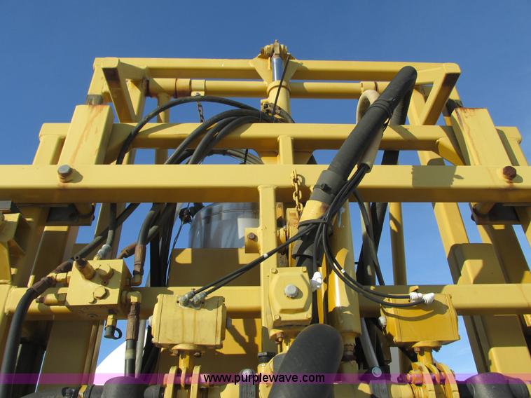 image for item G8851 1995 Ag-Chem RoGator 854 self-propelled sprayer