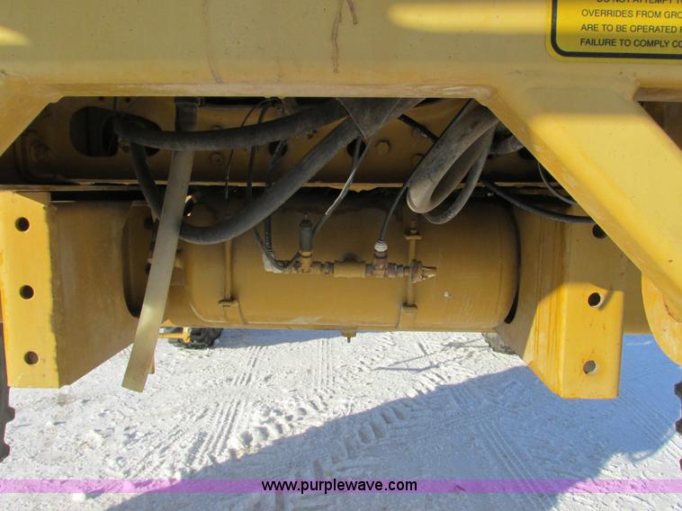 image for item G8851 1995 Ag-Chem RoGator 854 self-propelled sprayer