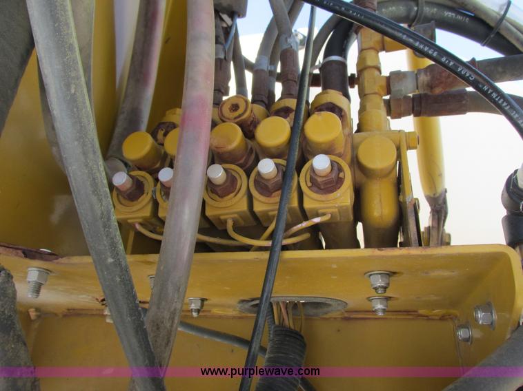 image for item G8851 1995 Ag-Chem RoGator 854 self-propelled sprayer