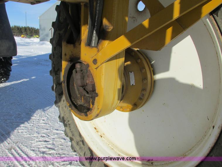 image for item G8851 1995 Ag-Chem RoGator 854 self-propelled sprayer